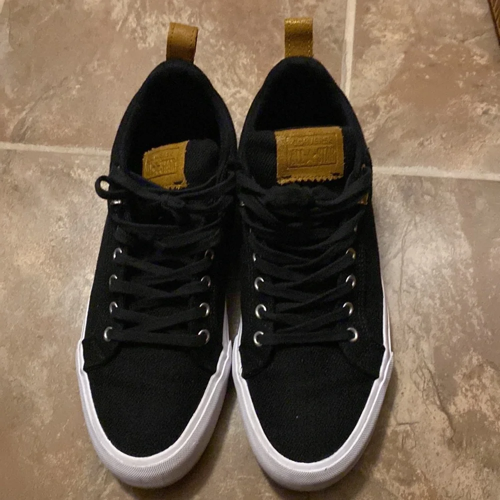 Converse - Picture 3 of 9